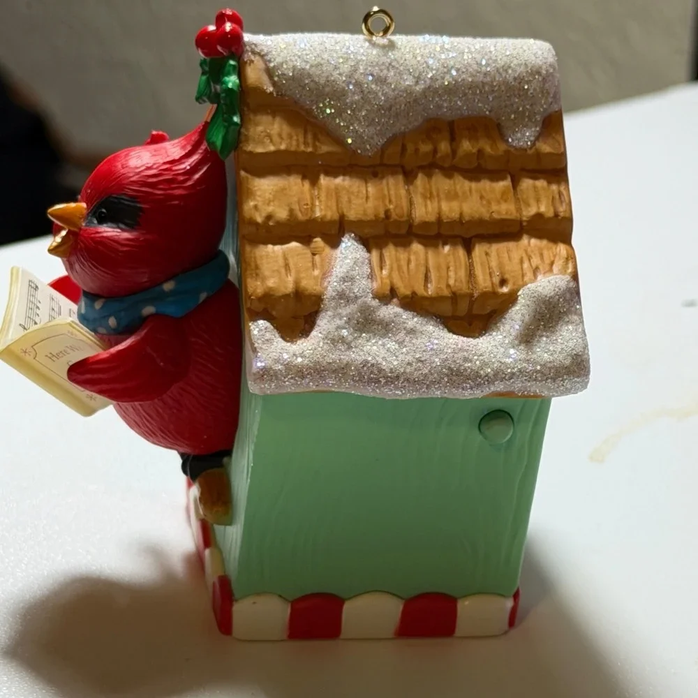 Hallmark Ornament Caroling‎ Cardinal 2020 Red Birdhouse Musical Sound Holiday